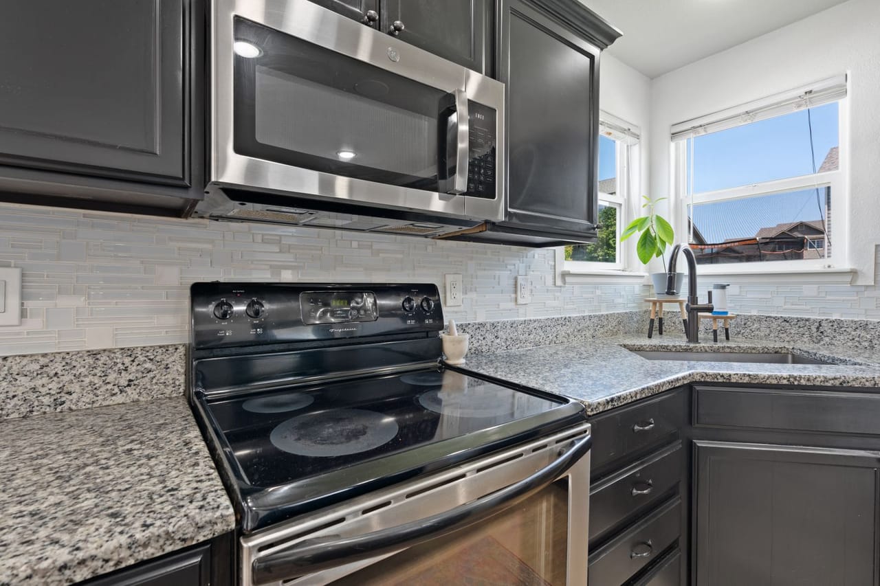 Appliance repair Corpus Christi TX: Stove in kitchen