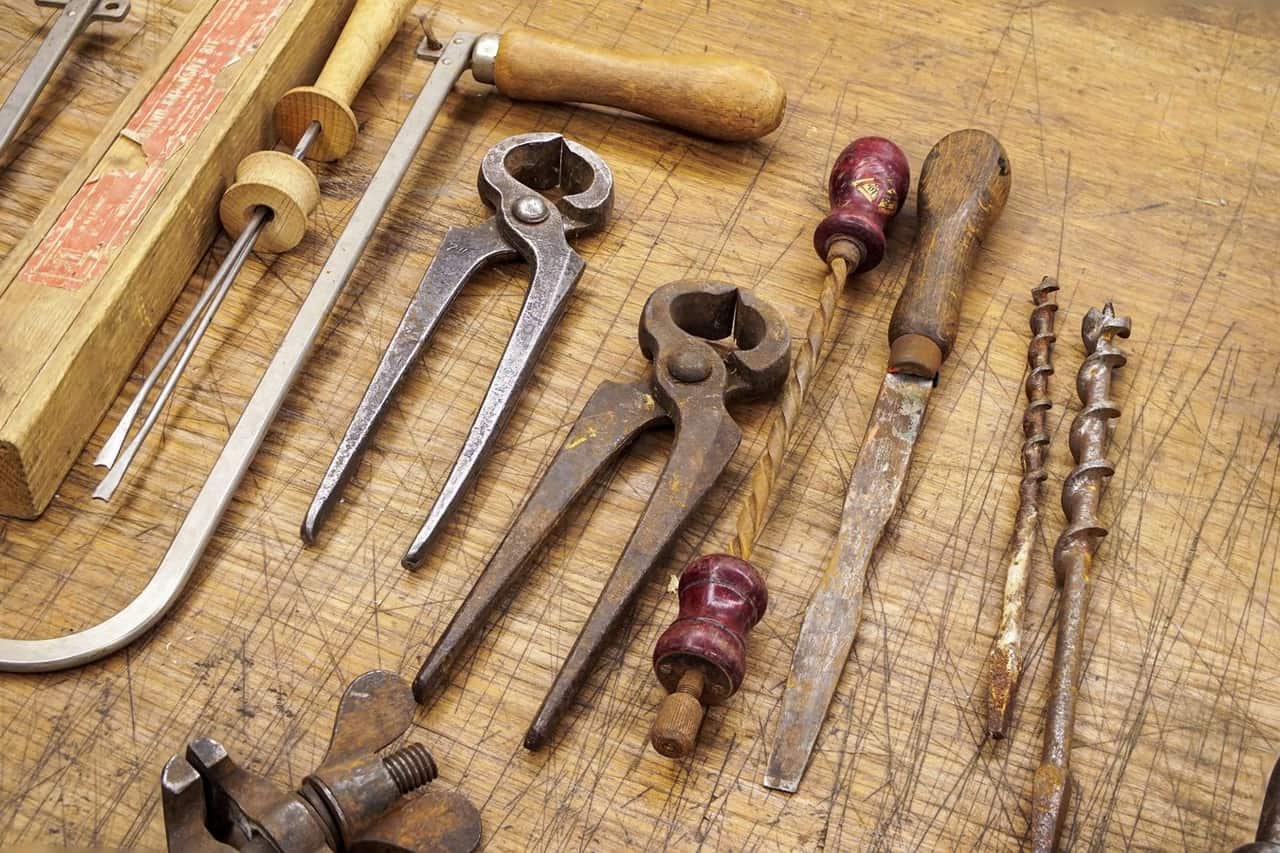 Appliance repair Dunwoody GA: Old rusty tools