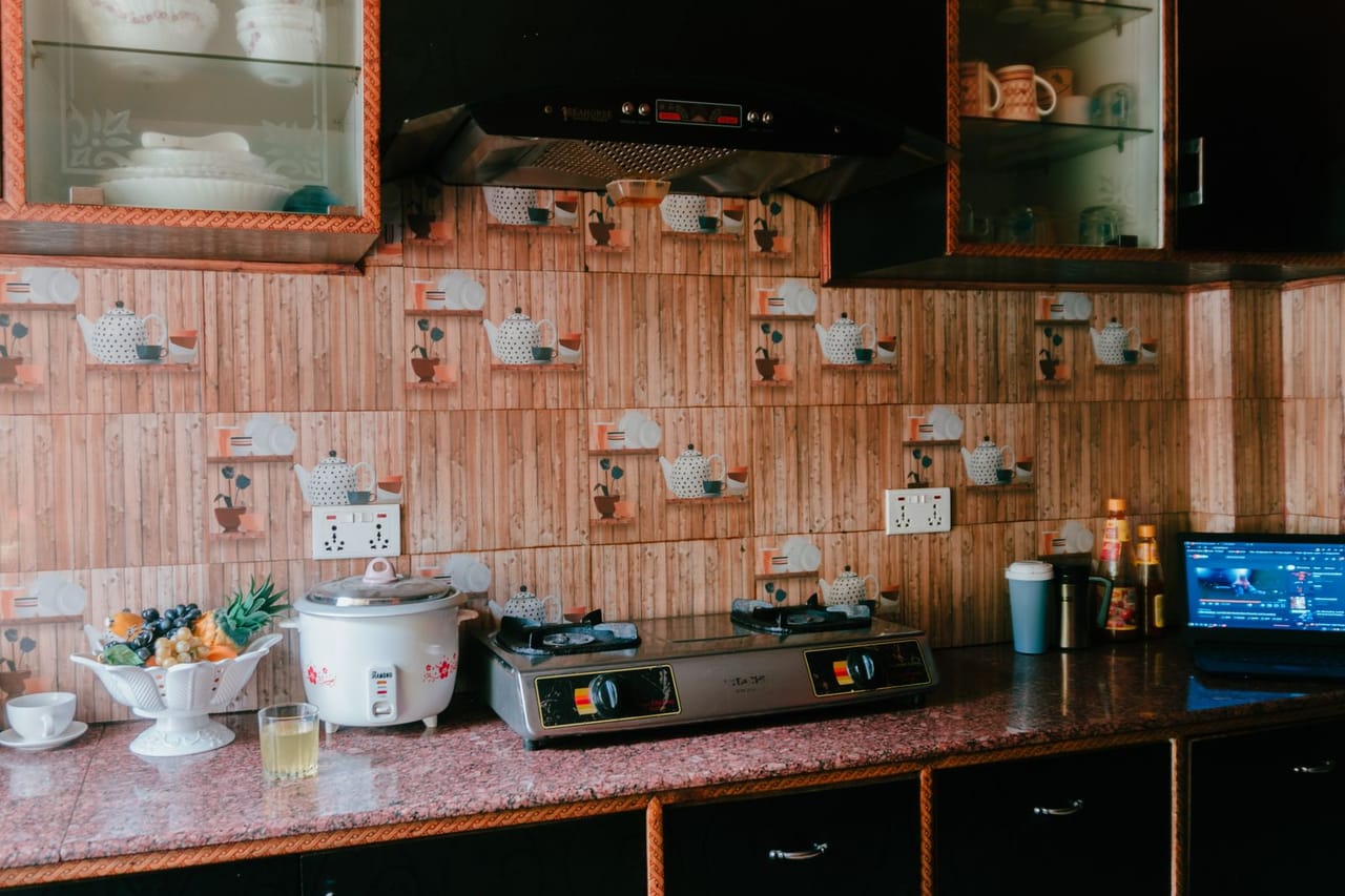 Appliance repair Port St Lucie FL: Kitchen counter with stove and rice cooker