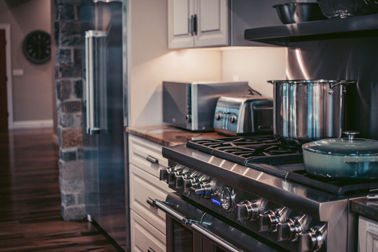 Appliance repair Show Low AZ: Modern kitchen interior with stainless steel appliances