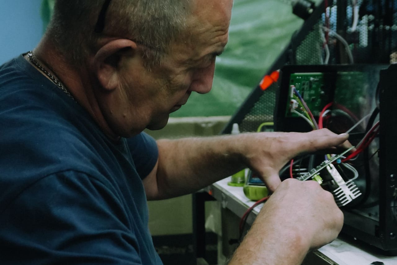 Appliance repair Springfield OH: Electronics technician repairing equipment