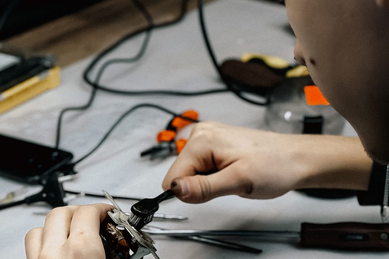 Appliance repair Springfield TN: Young technician repairing electronic device