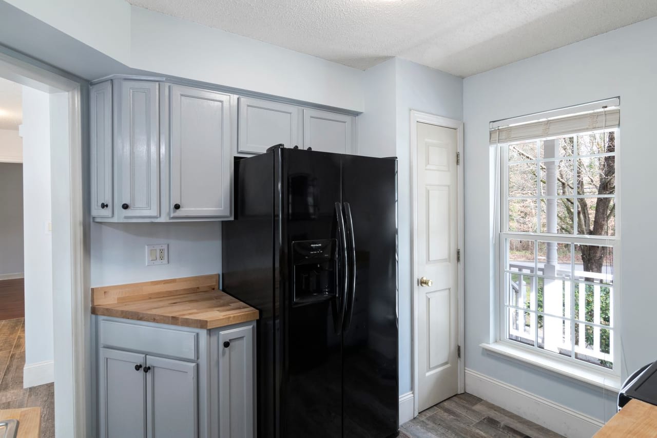 Appliance repair St Petersburg FL: Fridge in room