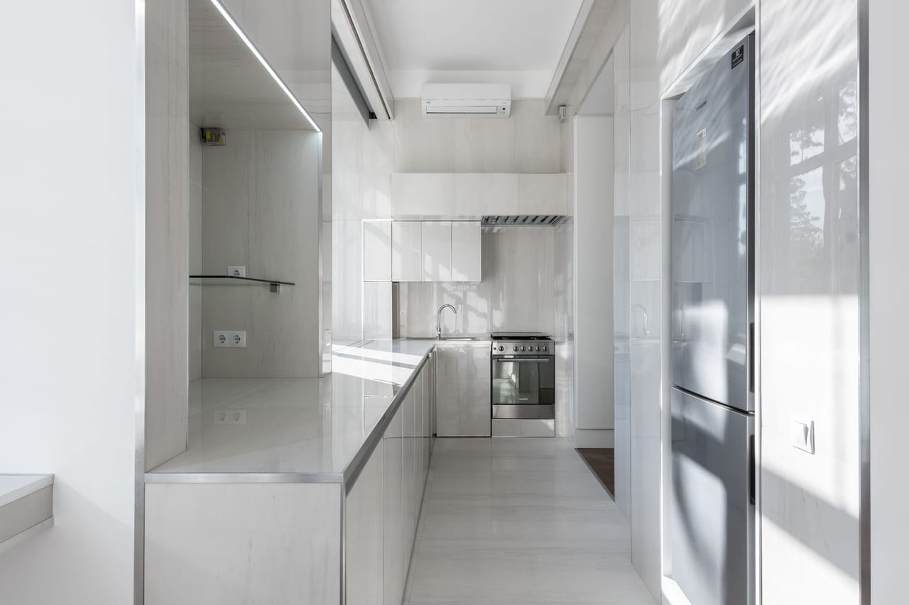 Appliance repair Syracuse NY: White tiled kitchen