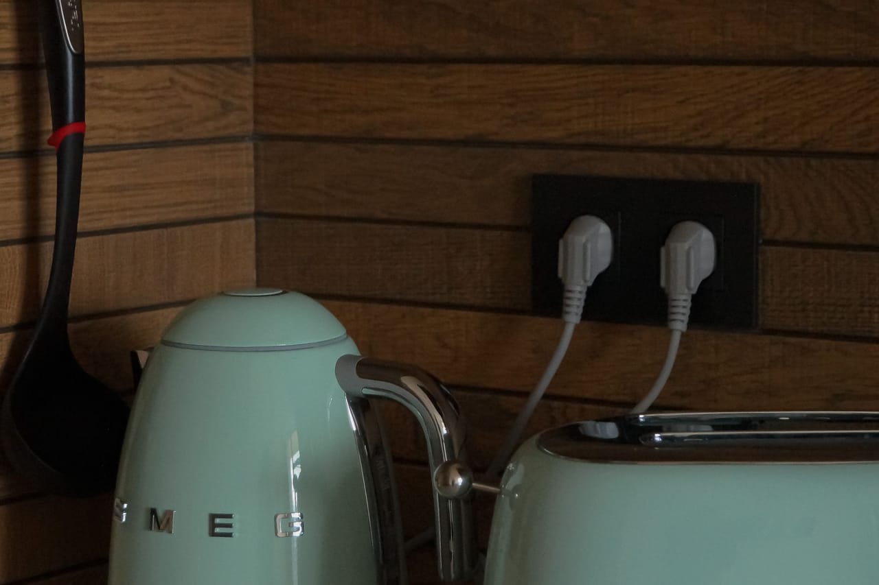 Appliance repair Waco TX: Electric kettle and toaster