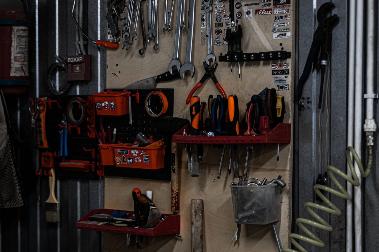 Appliance repair Watsonville CA: Well organized garage workshop with tools