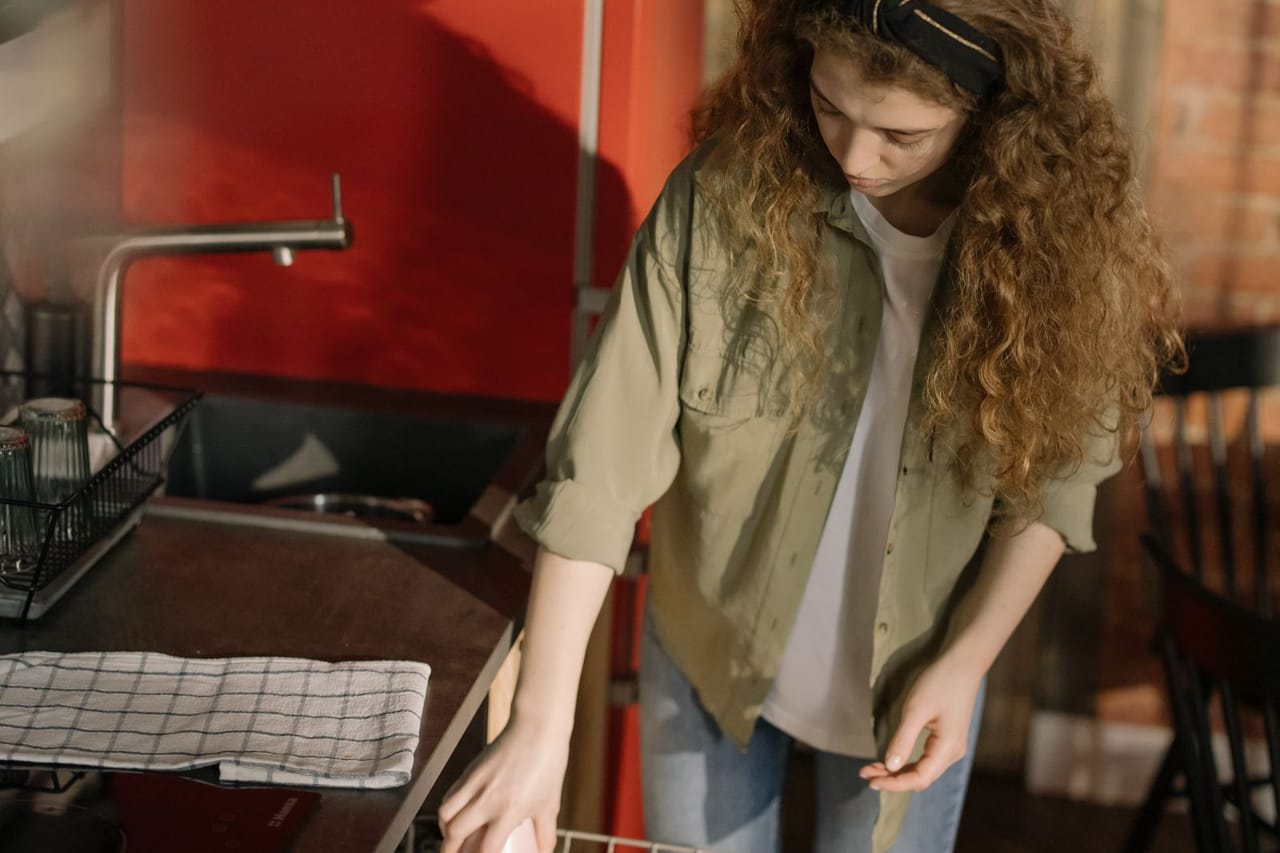 Dishwasher won't start: Woman using dishwasher