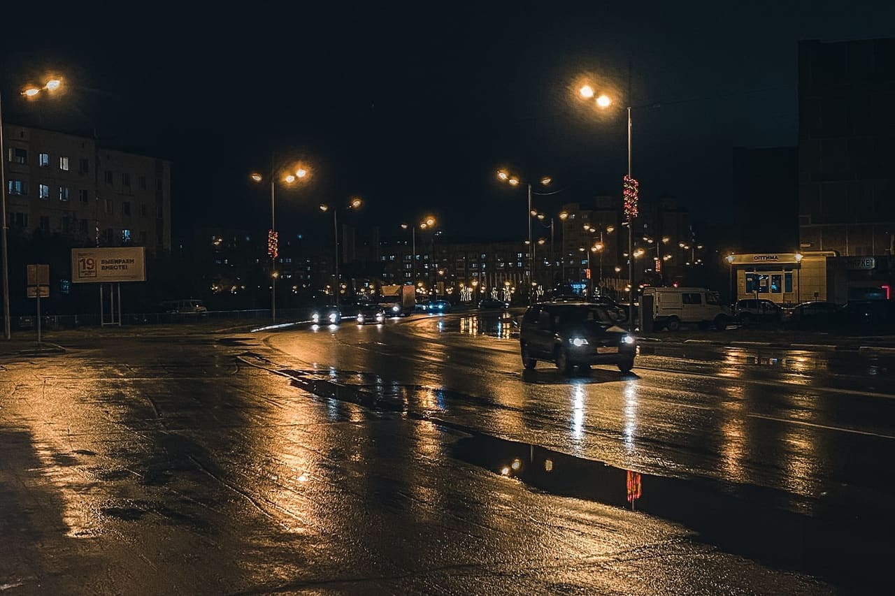 Does vinegar kill mold: A car driving on wet asphalt road
