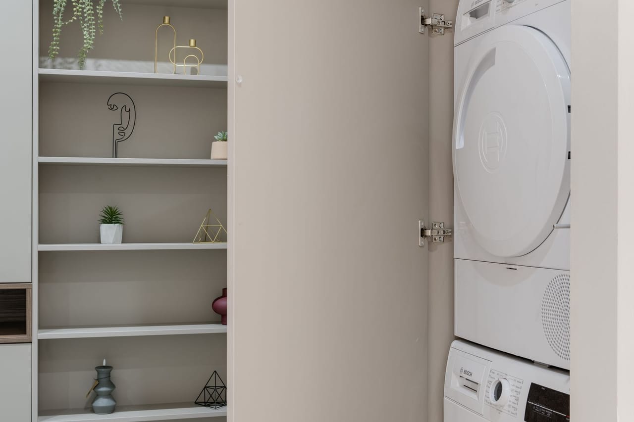 Dryer not heating: Washing machine and dryer in cabinet