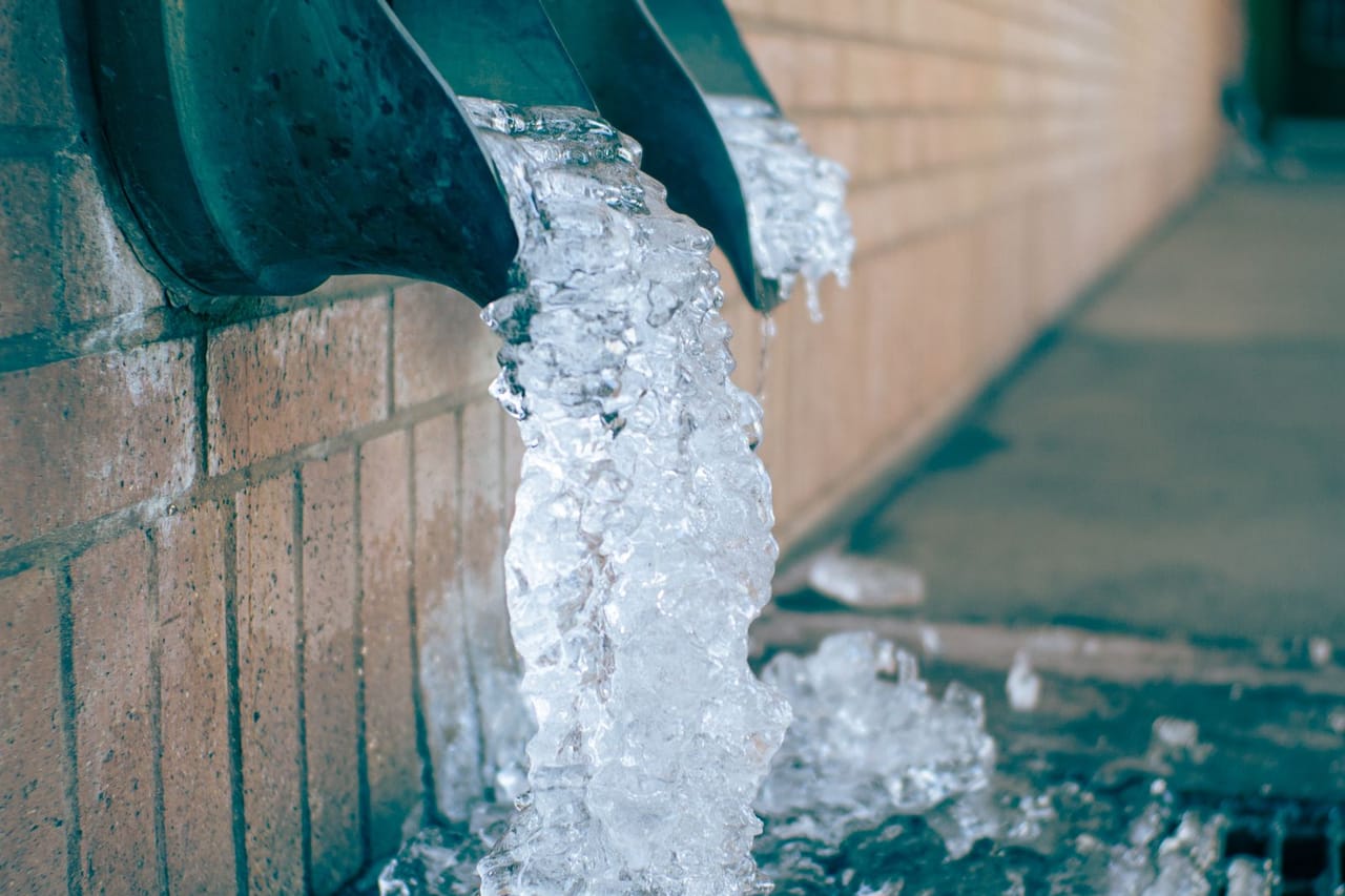 How can you tell if a pipe burst: Water flowing from pipe