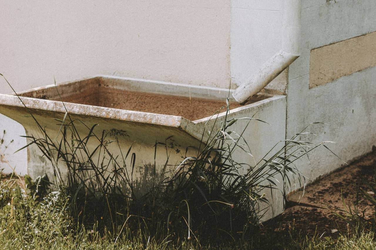 How often should a septic tank be pumped: Water tank placed under pipe
