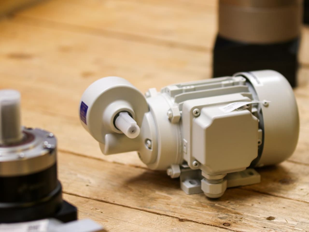 How to check heating element in water heater: electric motor on a wooden bench