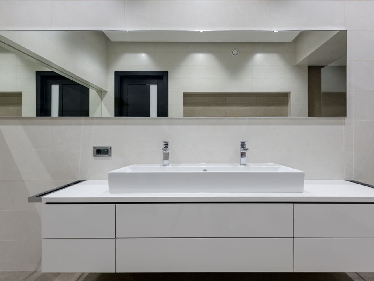 How to clean a toilet tank: bathroom with a white toilet beside a shower
