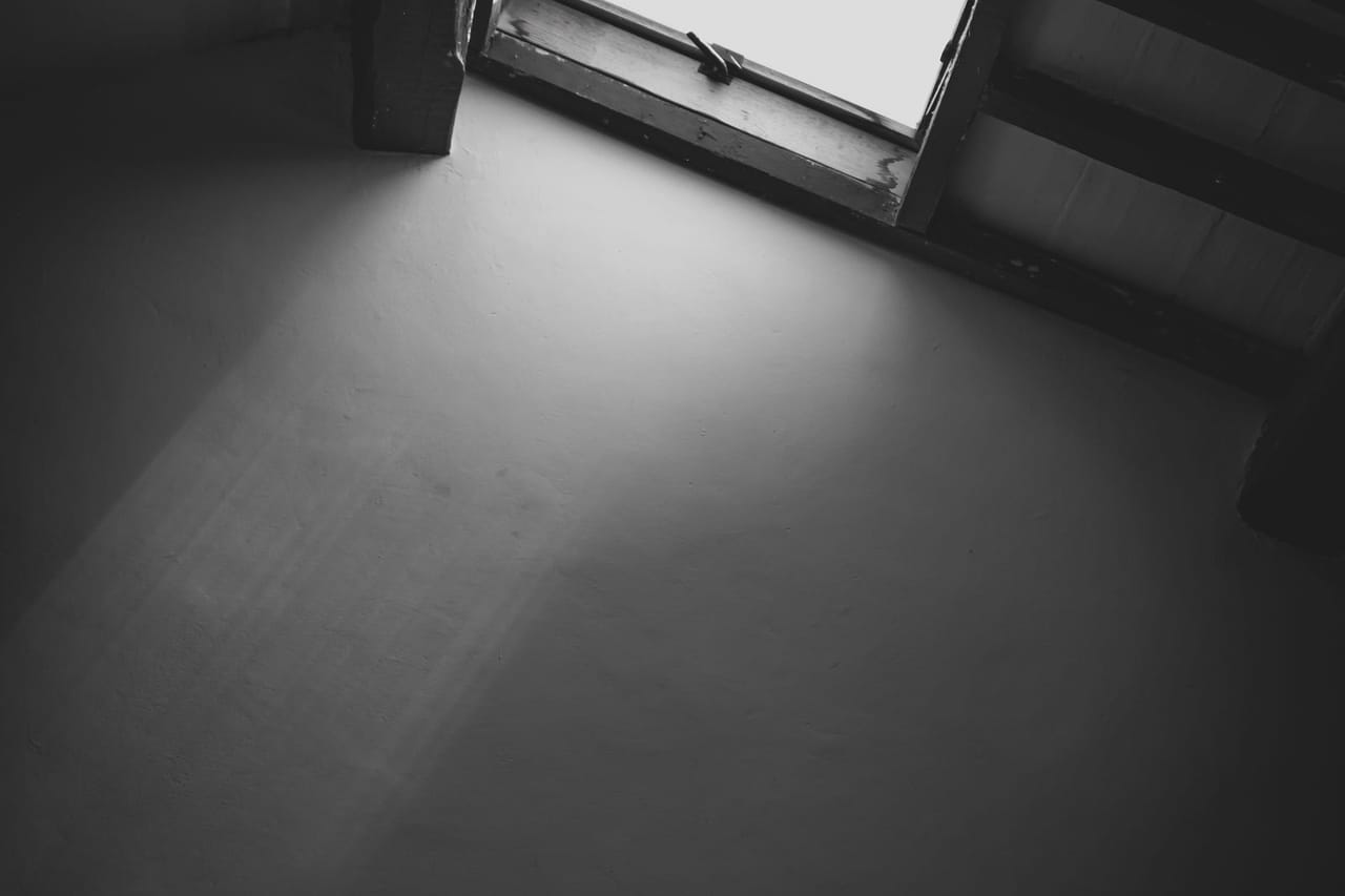 How to fix a leaking skylight: Skylight in rooftop