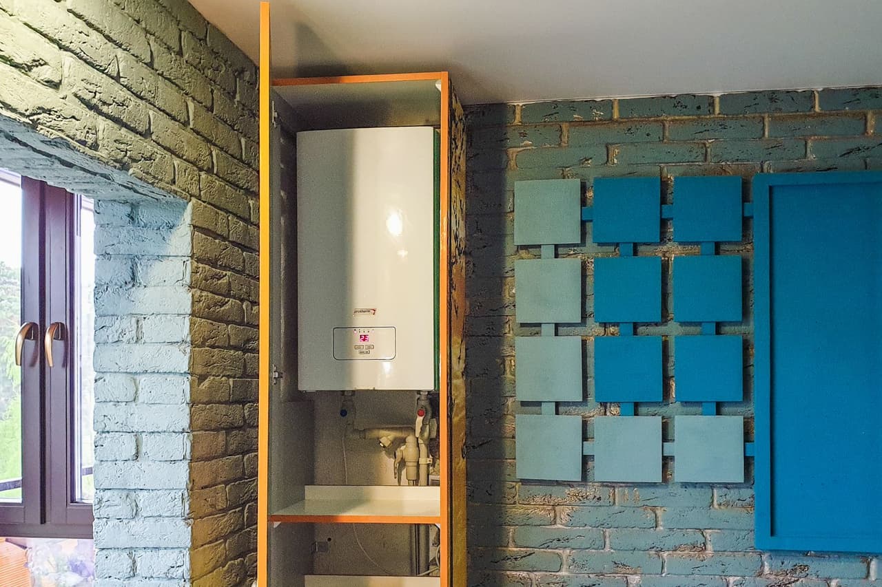 How to flush a water heater: Gray water heater in the bathroom