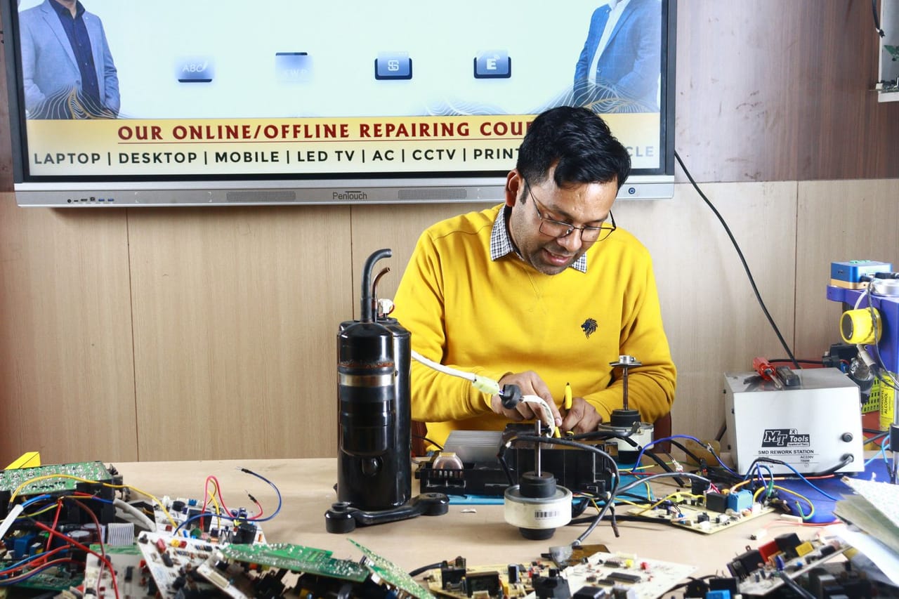 How to repair a washer: Ac repair technician at work