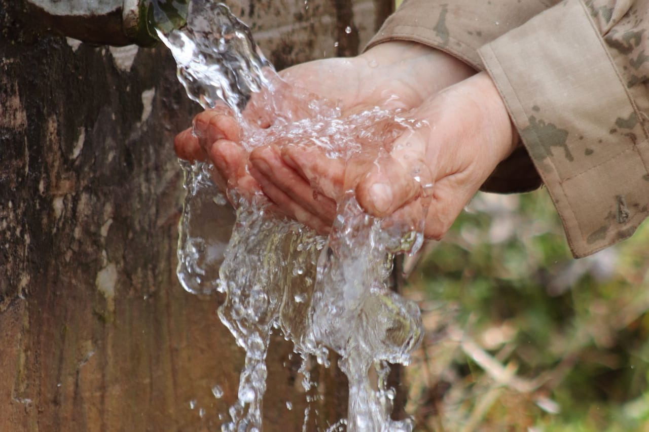 Water heater replacement cost with labor: Handwashing at outdoor water tap