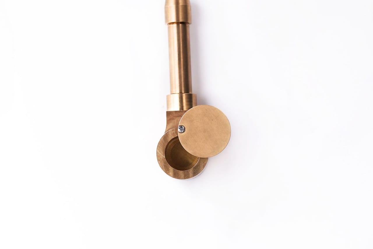 What causes a pipe to burst: Bronze metal pipe
