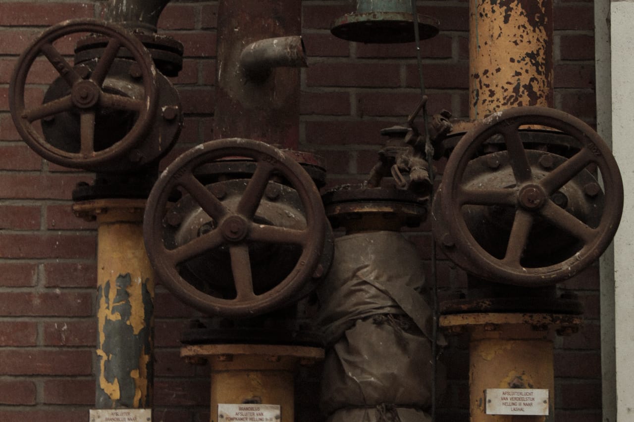 Plumber Bloomington IL: Rusty pipes and valves