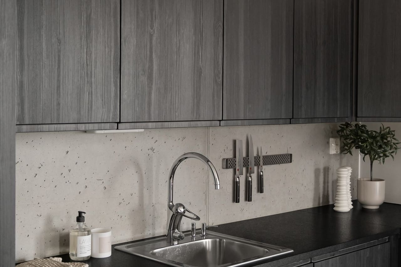 Plumber Edison NJ: Sink in a wooden kitchen