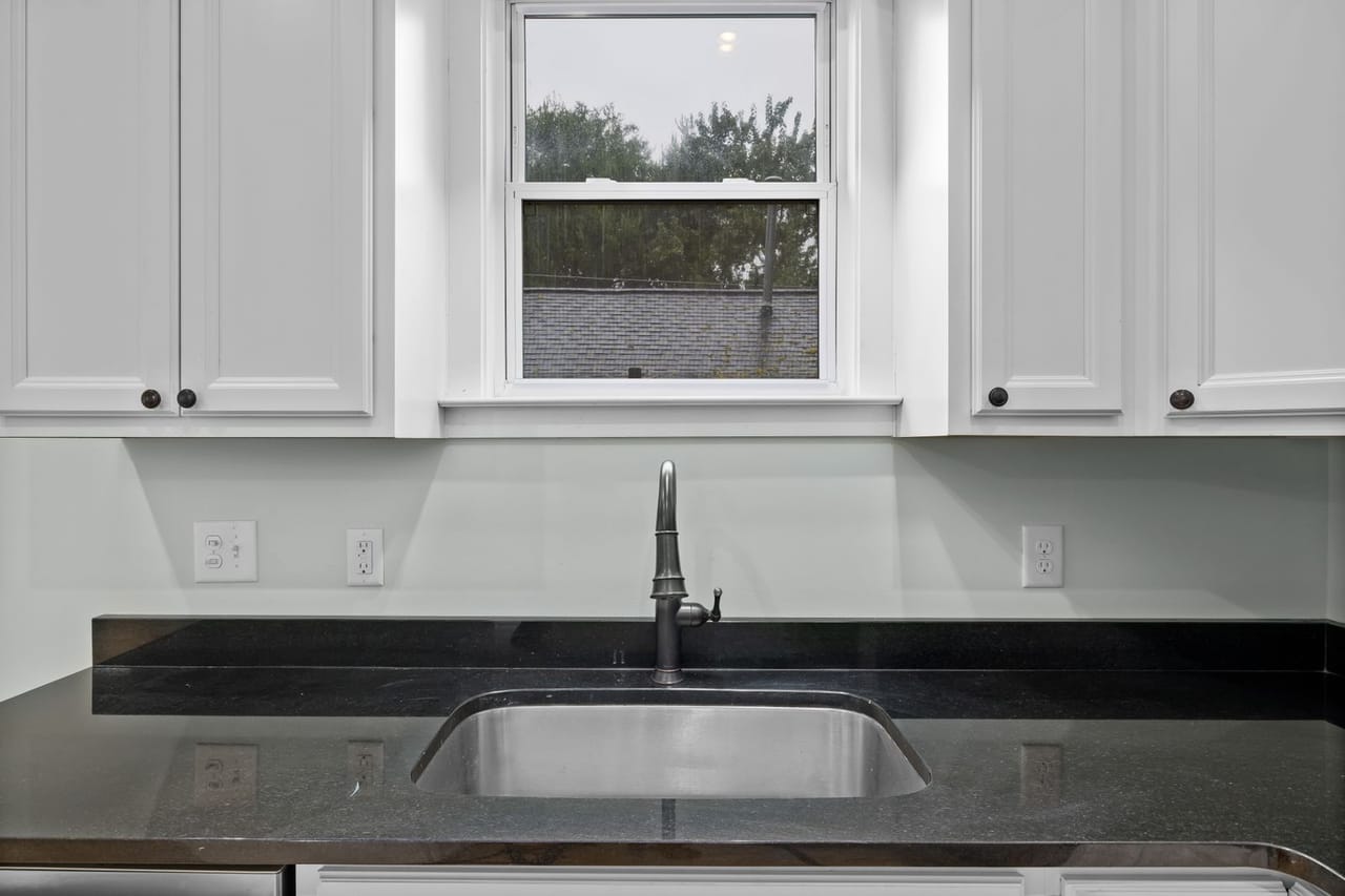 Plumber El Paso TX: Sink in a neat kitchen