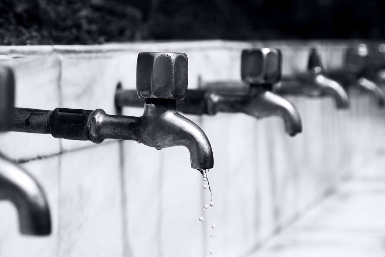 Plumber Gainesville FL: Water drops from faucet
