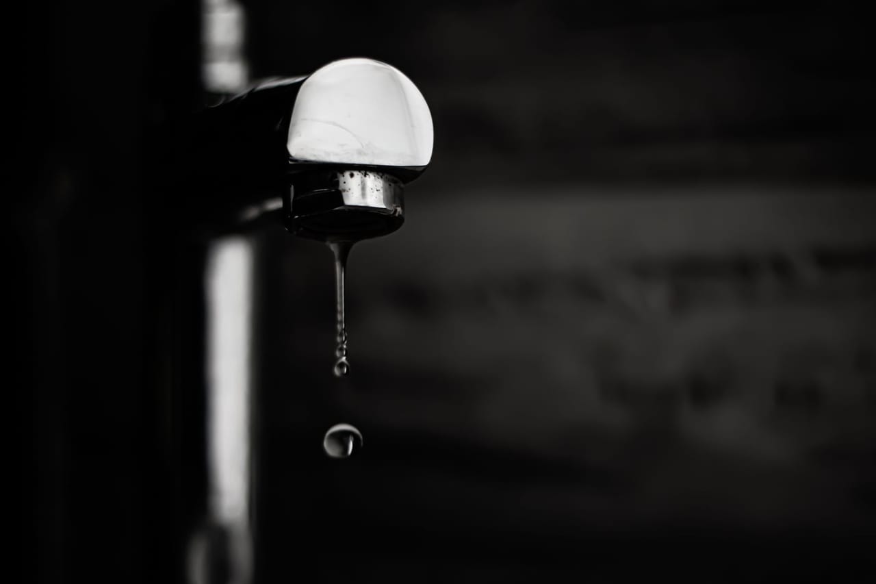 Plumber Honolulu HI: Tap with dropping water