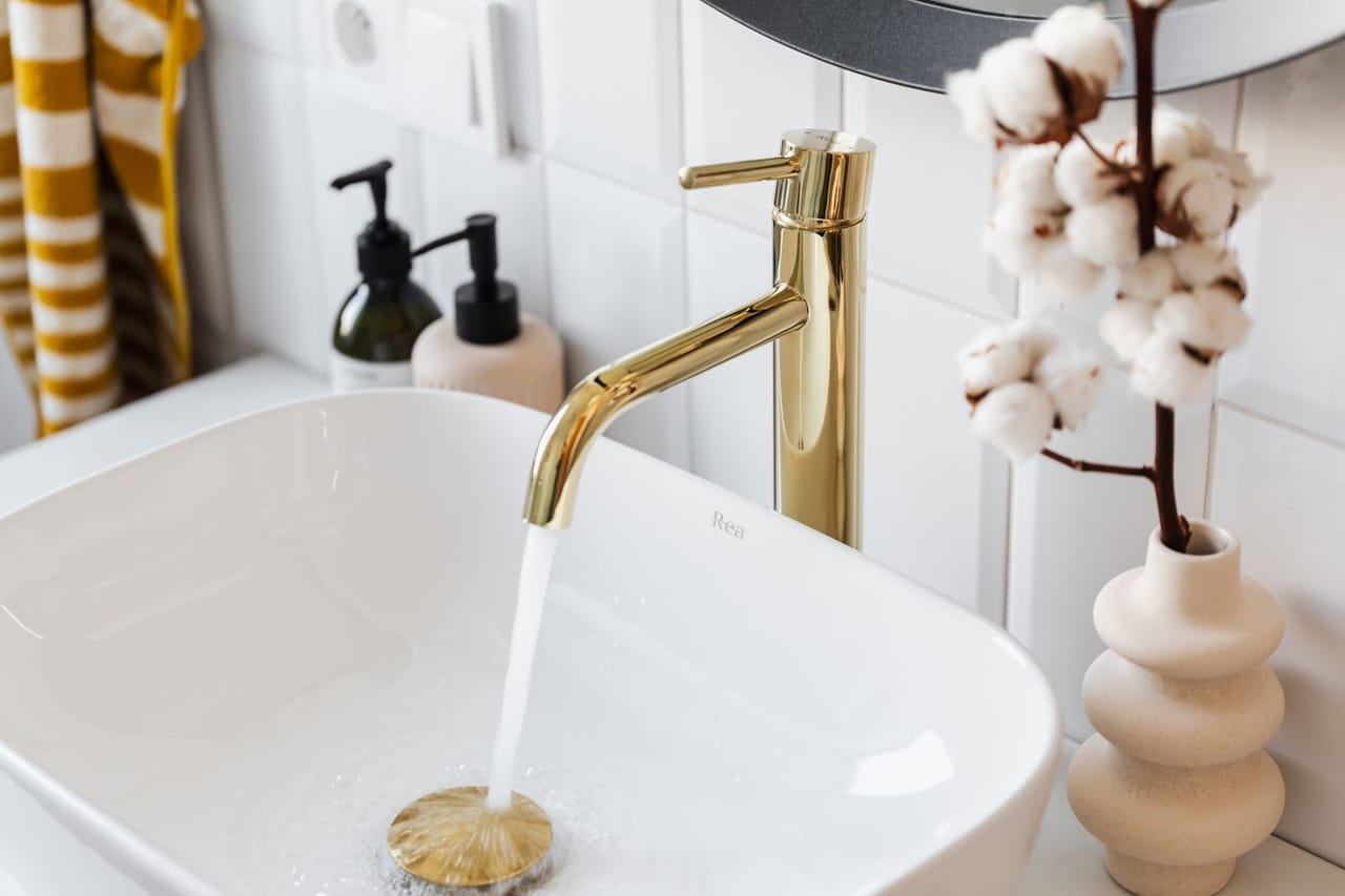 Plumber Lodi CA: Water running on faucet