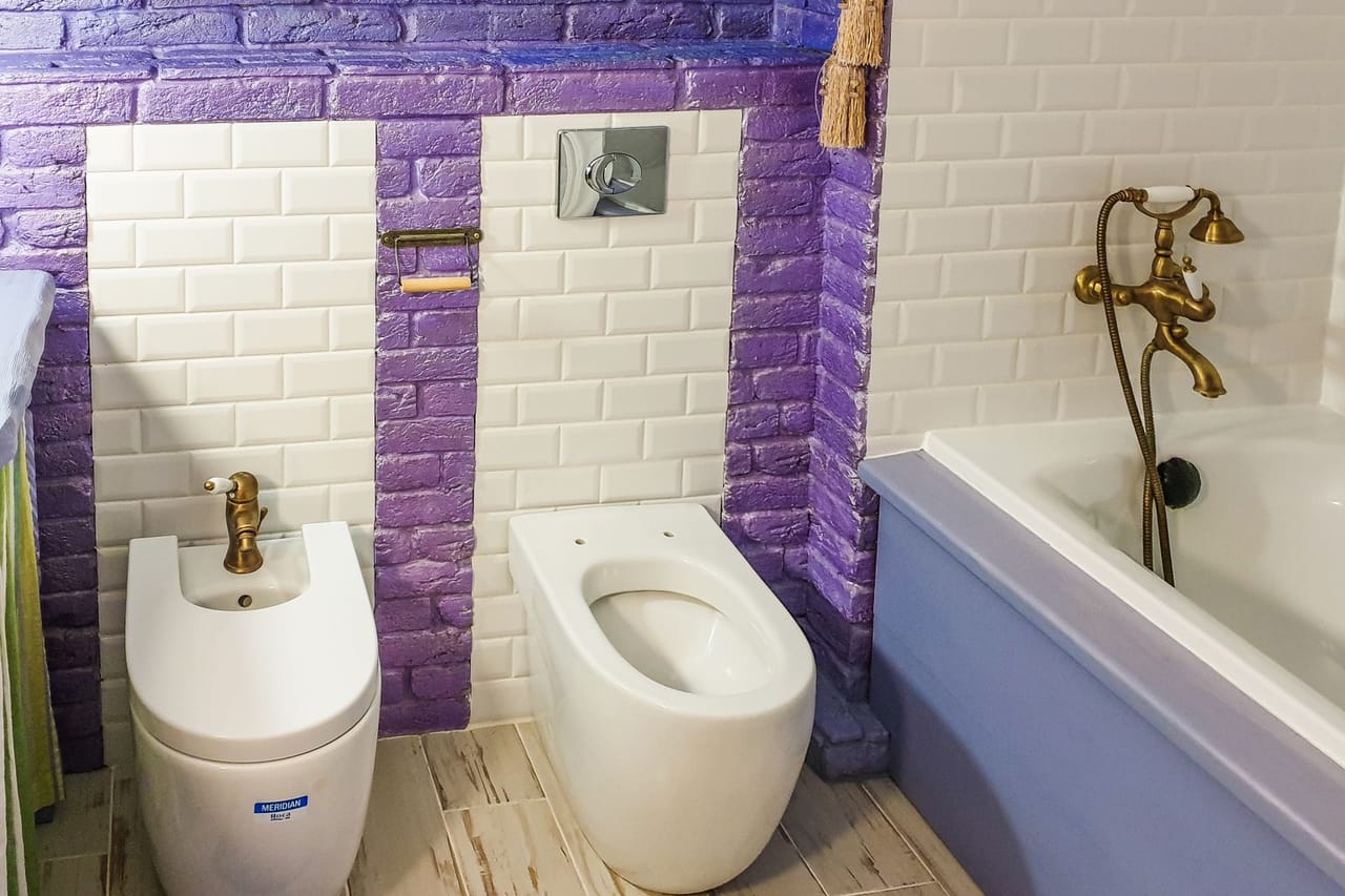 Plumber in Moore, OK: Clay Soils and Old Pipes