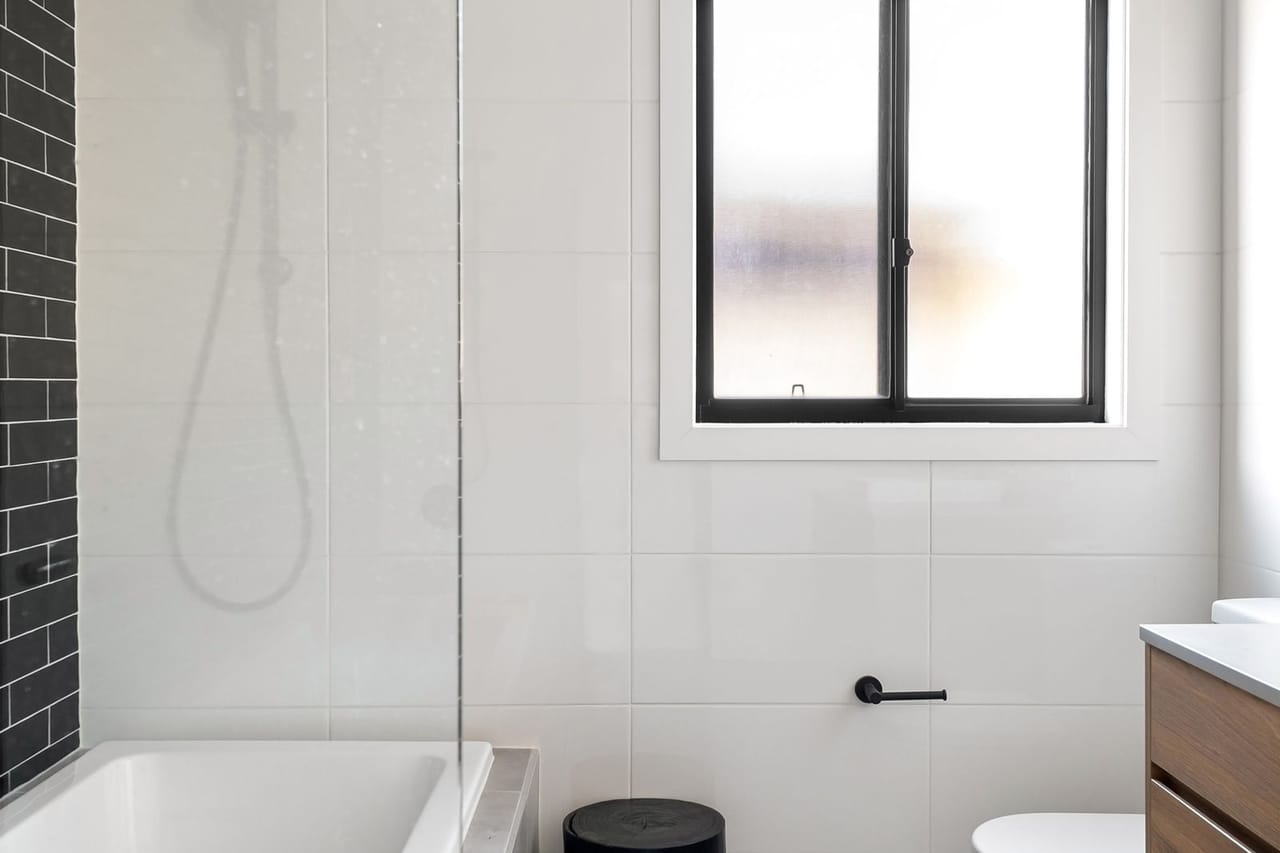 Plumber Muskegon MI: Bath in a bathroom