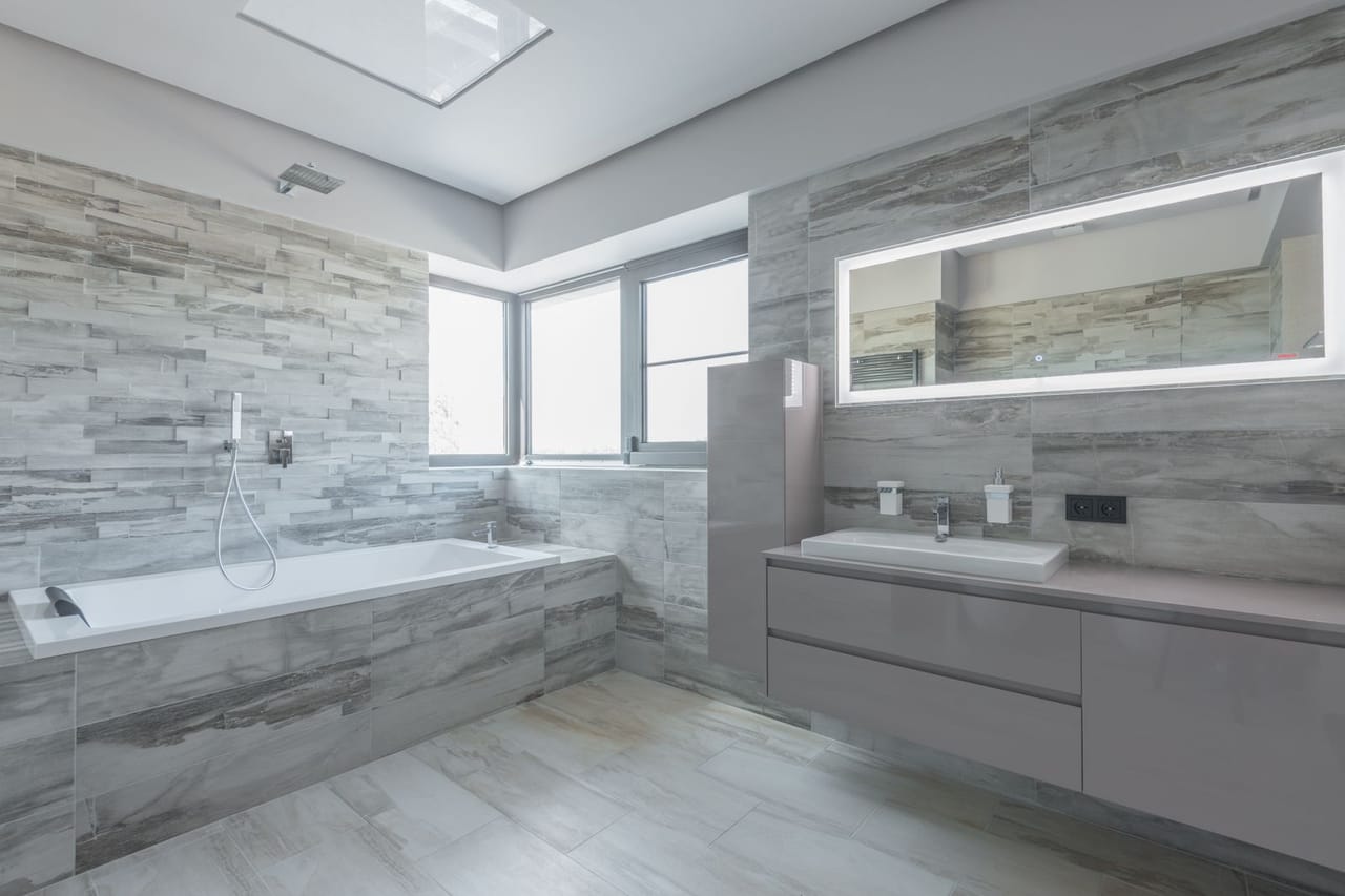 Plumber Norwood OH: An interior of a bathroom