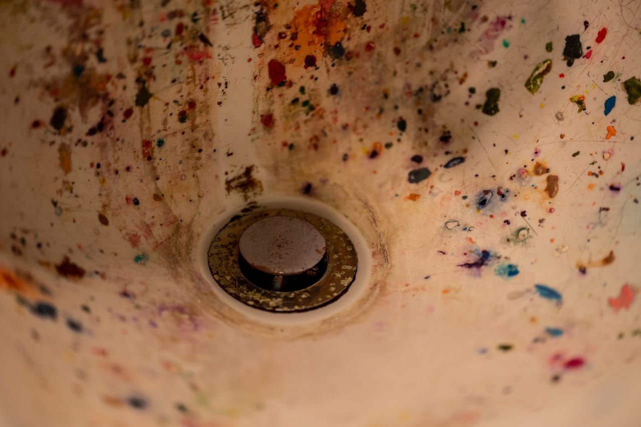 Plumber Racine WI: Close up of dirty sink
