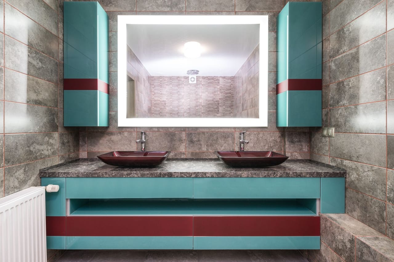 Plumber Reading PA: Modern sinks under illuminated mirror