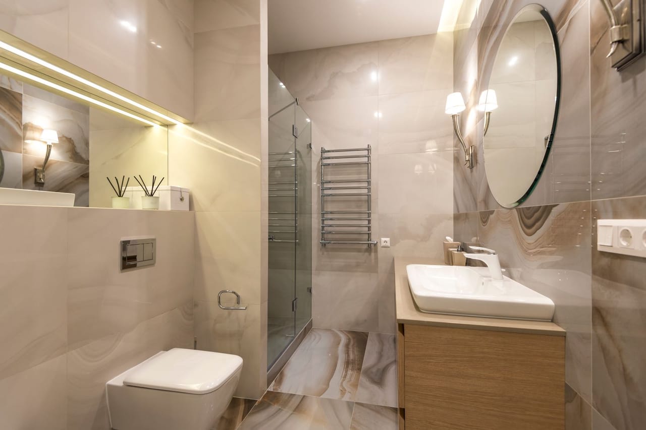 Plumber Saginaw MI: Interior of a luxury hotel bathroom with glass shower cabin
