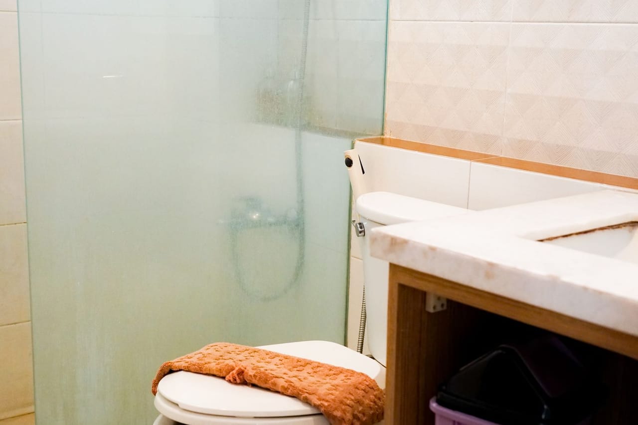 Plumber Salisbury NC: Modern bathroom with shower and toilet setup