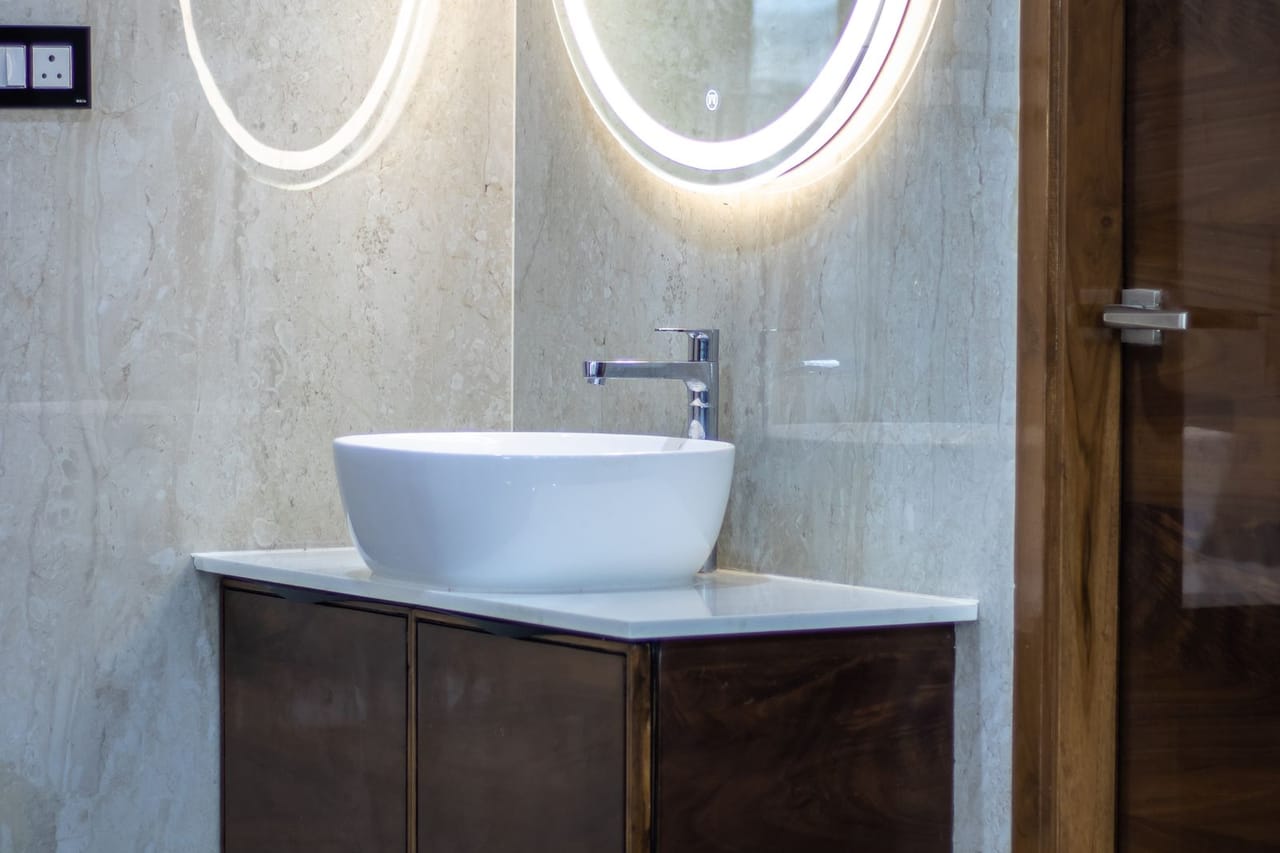 Plumber San Diego CA: Photo of a contemporary bathroom