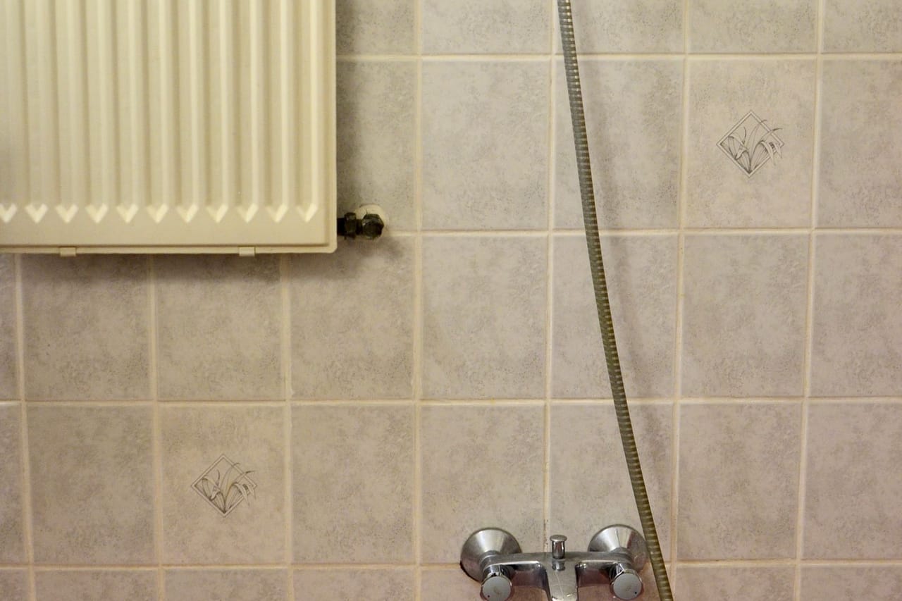 Plumber Springfield OH: Bathtub with shower in bathroom