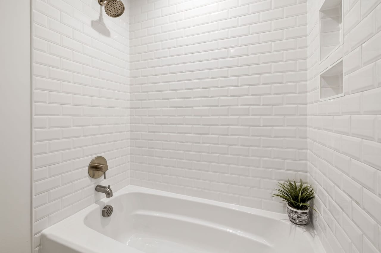 Plumber Traverse City MI: White ceramic bathtub in the bathroom