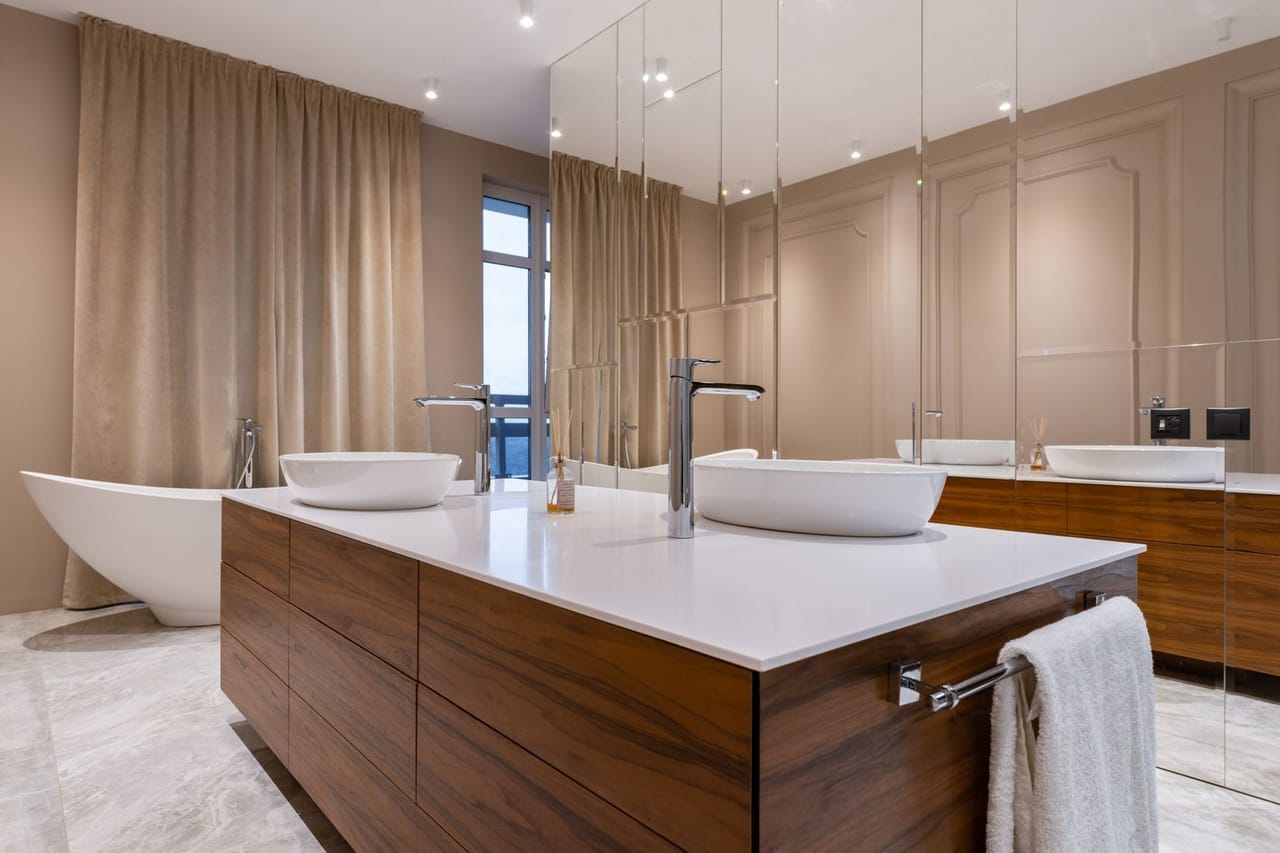 Plumber Visalia CA: Contemporary bathroom with minimalistic interior
