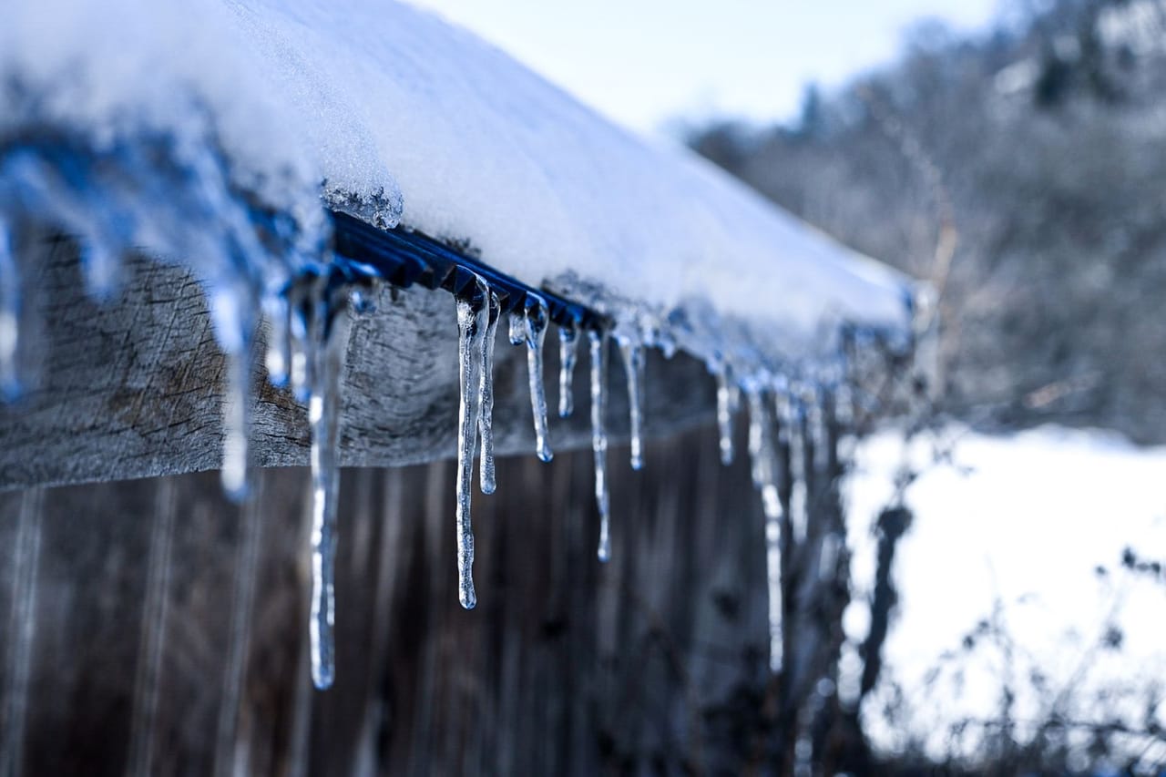 Roof Repair in Akron, OH: Snow Load and Ice Dams