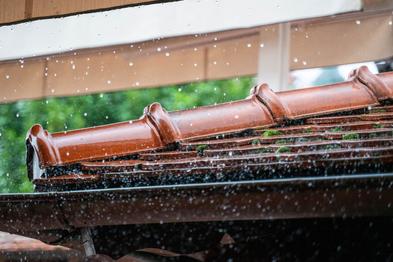 Roof repair Athens GA: Close up shot of a roof while raining
