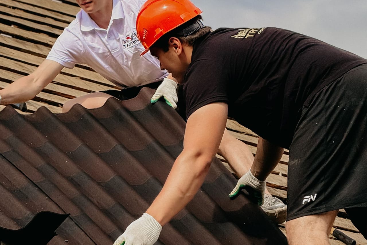 Roof repair Lawrence KS: Roof installation workers in safety gear