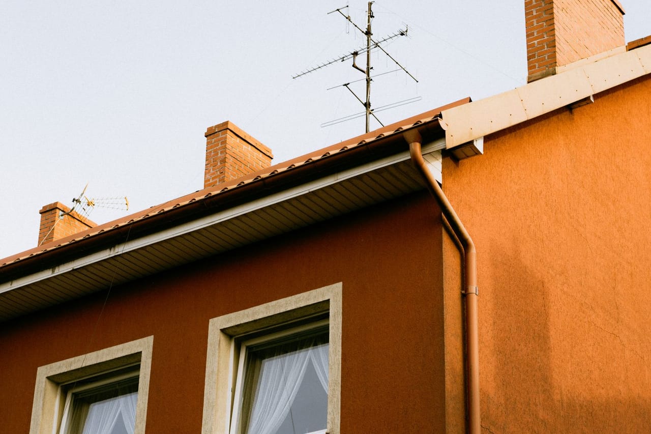 Roof repair Marysville KS: Brown residential building with antennae on roof