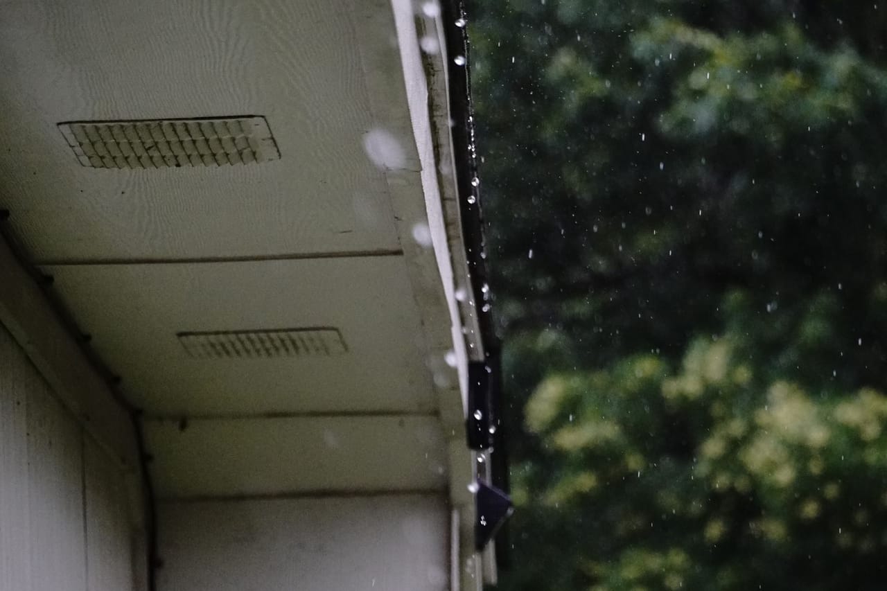 Roof repair Redding CA: Raindrops falling down near wall