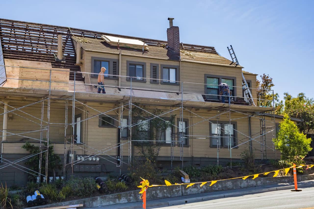 Roof repair Salisbury NC: Roofing works at detached family house