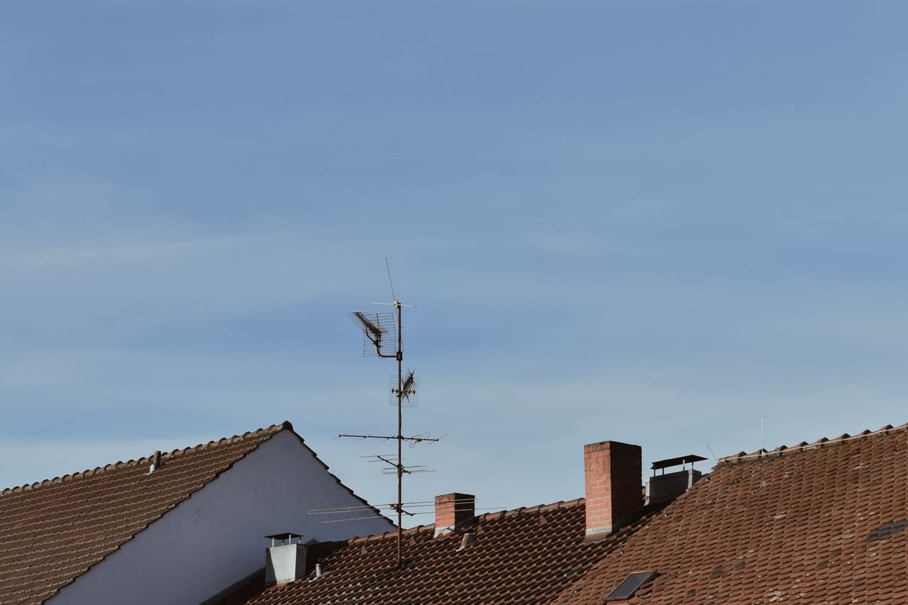 Roof repair San Francisco CA: Houses with glass windows and chimney