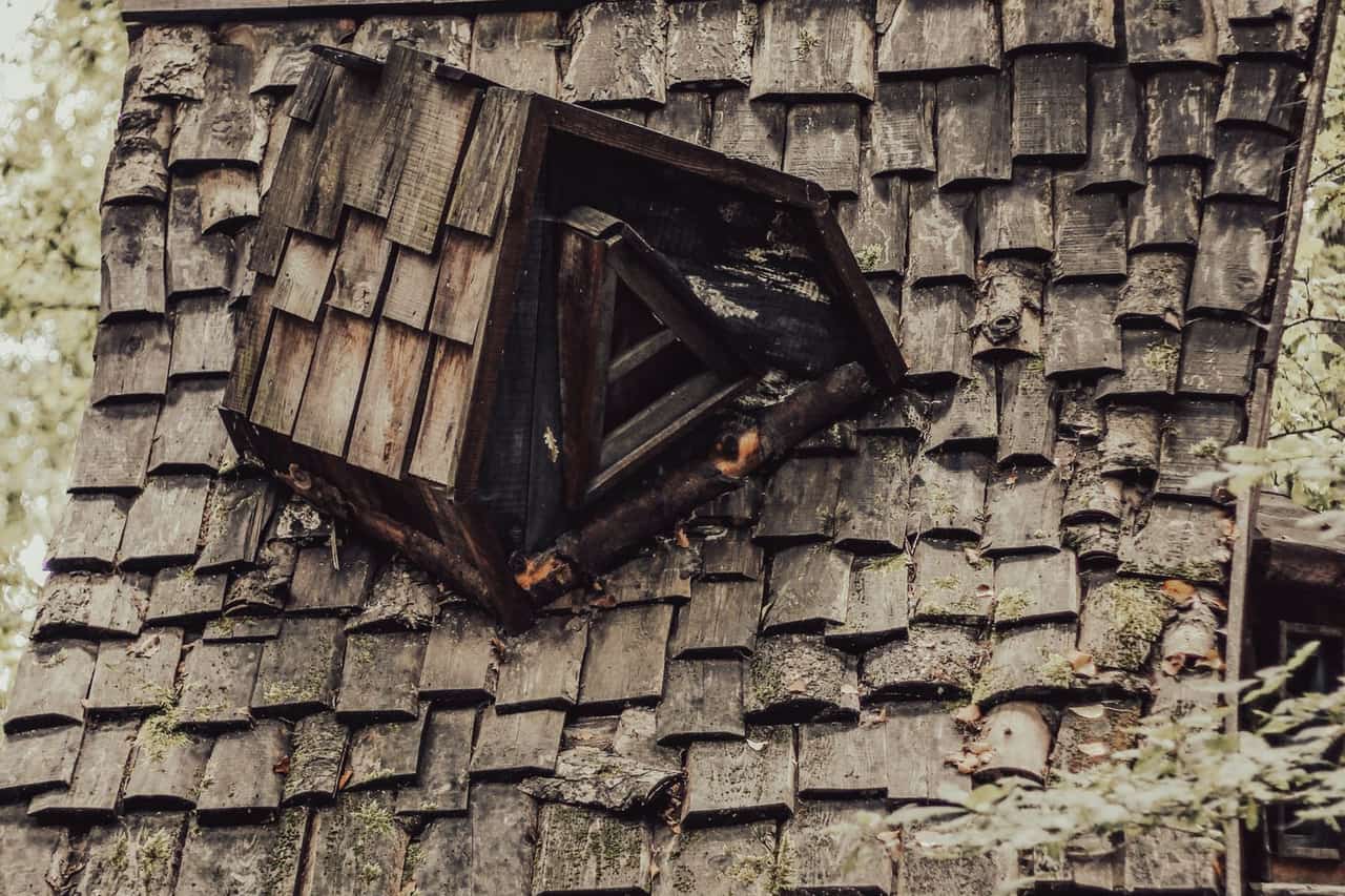 Roof repair Warren OH: Rooftop of an old hut