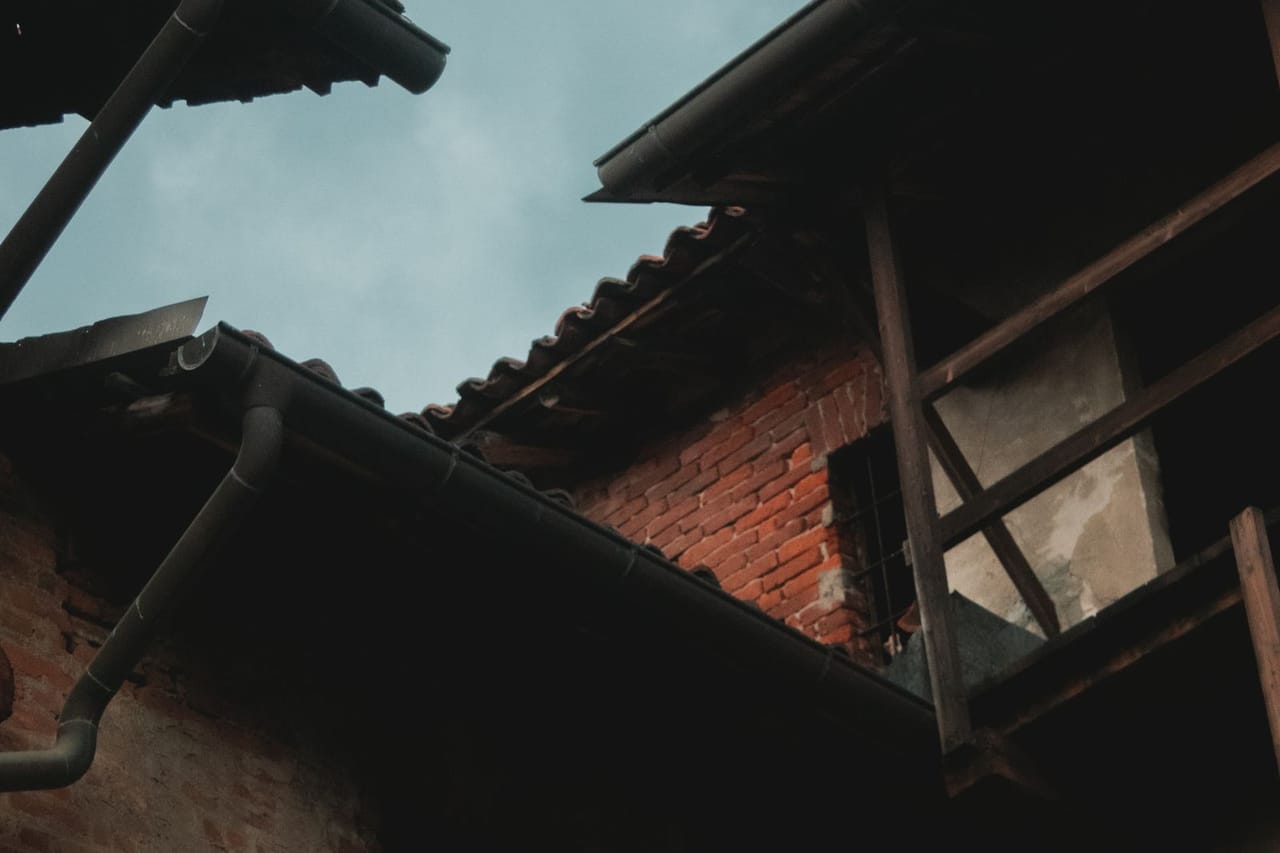 Roof repair Waukegan IL: Rooftops of brick houses