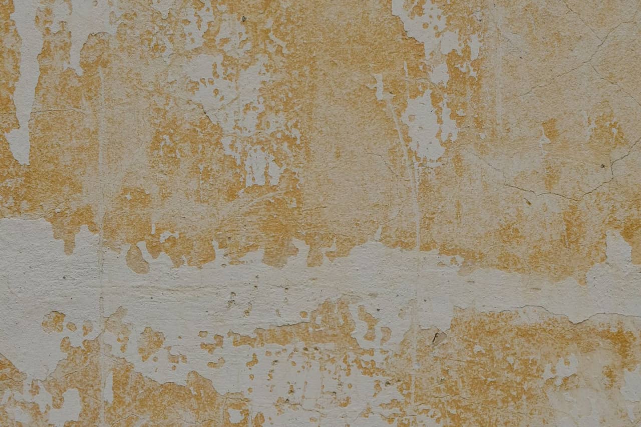 Water damage restoration Honolulu HI: A weather beaten concrete wall