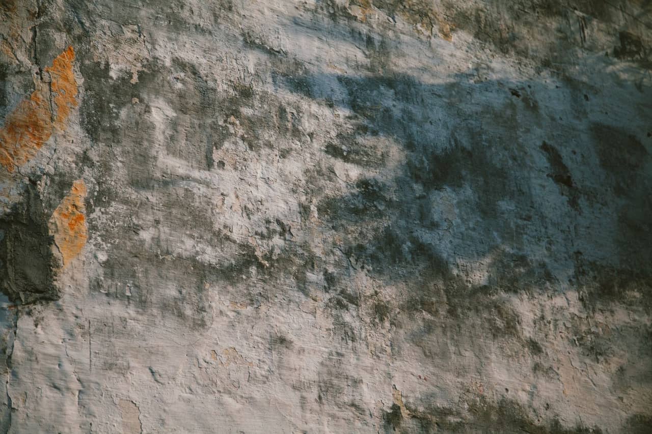 Water damage restoration in Nashville: Shabby stone wall with cracks and rust